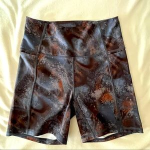 Fabletics Oasis High-Waisted 5" Short